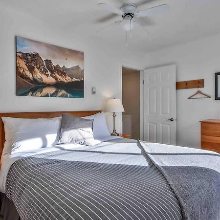 Big Mountain Views - Bright 2-Story Corner Unit Canmore Exterior foto