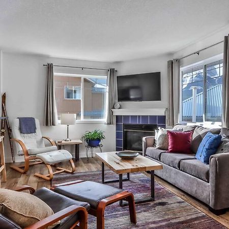 Big Mountain Views - Bright 2-Story Corner Unit Canmore Exterior foto