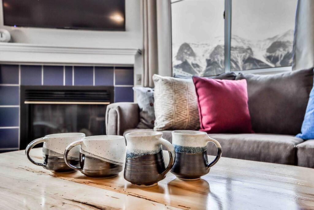 Big Mountain Views - Bright 2-Story Corner Unit Canmore Exterior foto