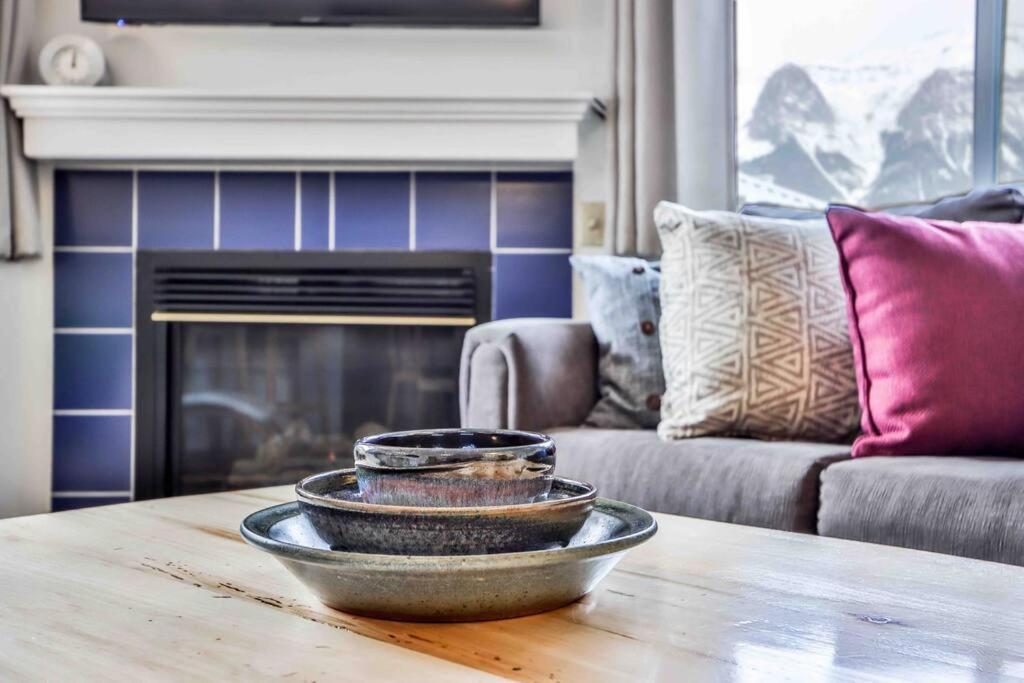 Big Mountain Views - Bright 2-Story Corner Unit Canmore Exterior foto